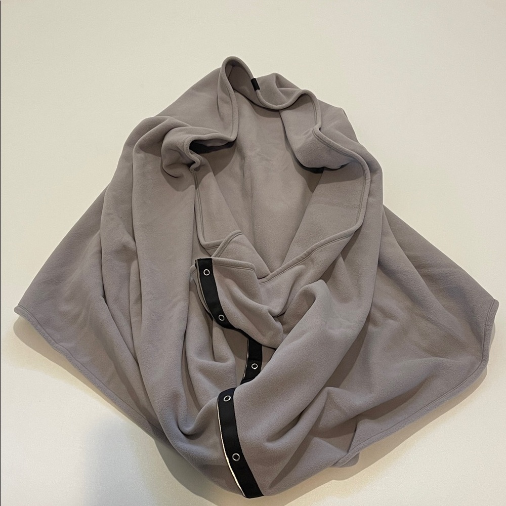 Lululemon Vinyasa Soft Grey Snap-Trim Shawl Scarf